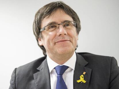 Carles Puigdemont, en una reunión con los diputados de Junts per Catalunya, en Berlín, este sábado.