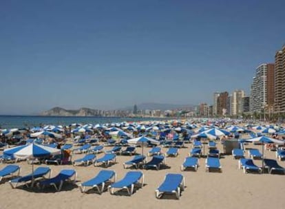 Playa de Benidorm (Alicante), destino principal del turismo doméstico y del británico.