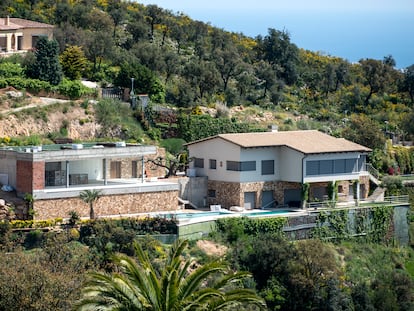 Parcela con dos viviendas situada en Castell-Platja d’Aro (Girona) que han sido bloqueadas por España por ser supuestamente propiedad del oligarca ruso Serguéi Chemezov.