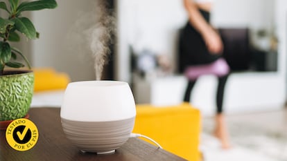 Un Difusor de aromas en primer plano dentro de una casa.