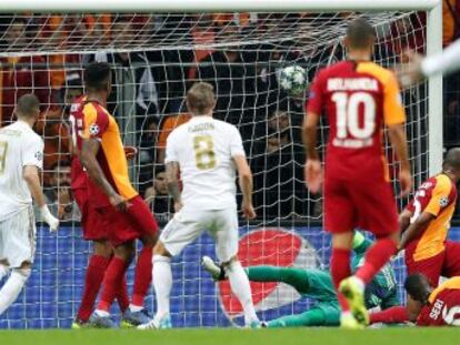 Un Real más jabato evita un posible batacazo y vence al Galatasaray con más juego que goles, y con Courtois, Valverde y Rodrygo al frente