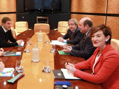 Una reunión de dirigentes del PNV y EH Bildu, el pasado octubre.