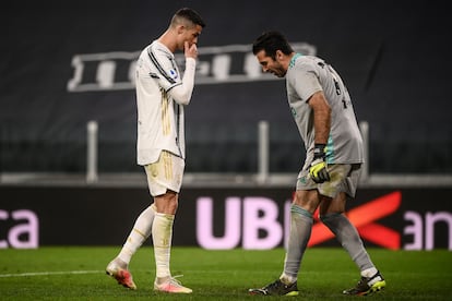 Los jugadores de la Juventus Gianluigi Buffon, de 43 años, y Cristiano Ronaldo, de 36.