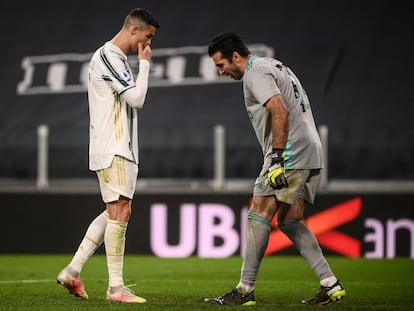 Los jugadores de la Juventus Gianluigi Buffon, de 43 años, y Cristiano Ronaldo, de 36.