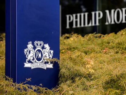 Logotipo de Philip Morris en la sede de PMI en Suiza.