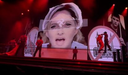 Fotograma del v&iacute;deo en que aparece Marine Le Pen durante el concierto de Madonna