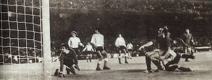Asensi marca el gol de España en la Copa de la Hispanidad de 1972 ante Argentina