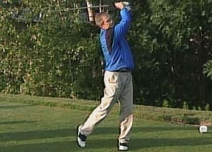 George W. Bush jugando al golf en una imagen de <i>Fahrenheit 9/11</i>.