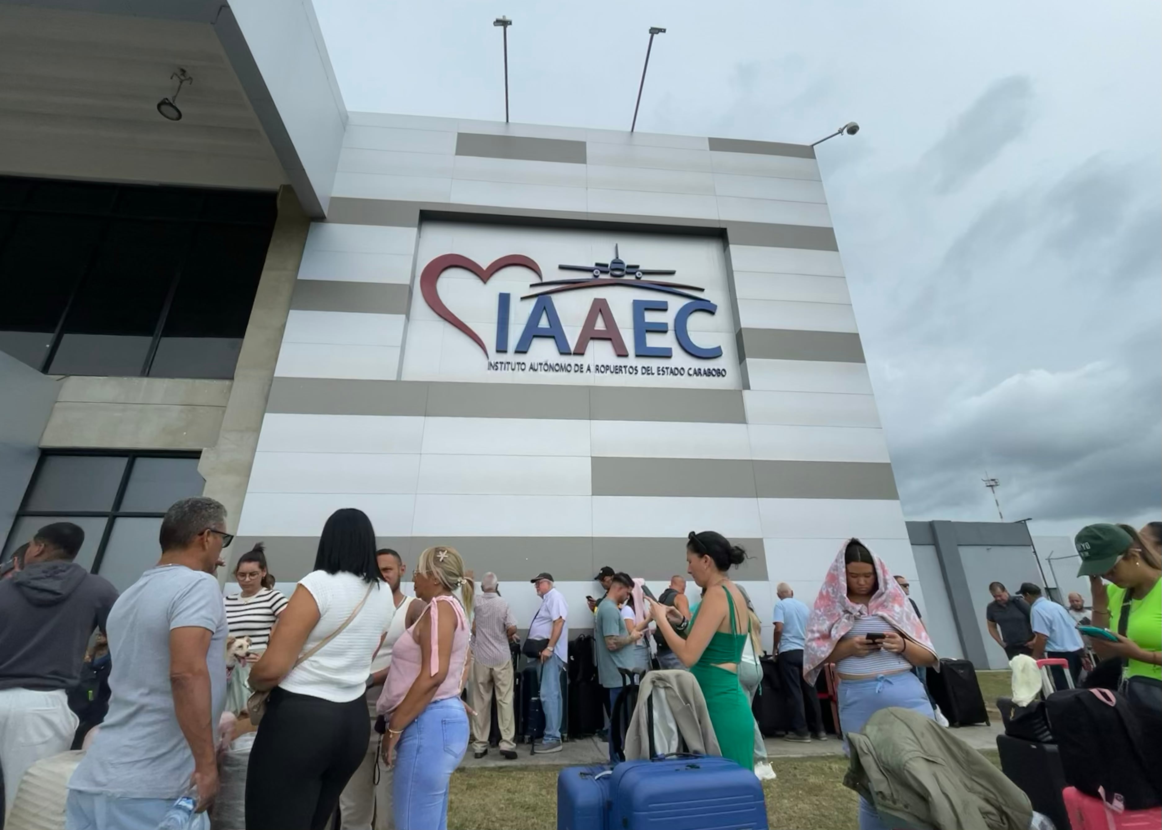 Fachada del aeropuerto de Valencia (Venezuela), esta mañana.