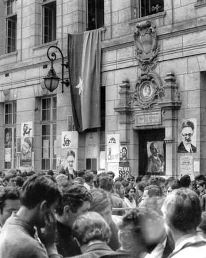 El maig del 68 també va portar el combat contra el saber en molts campus. 