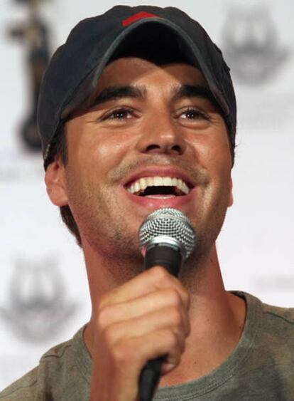 Enrique Iglesias, tras presentar el premio <i>Oye, a lo Mejor de la Música</i>