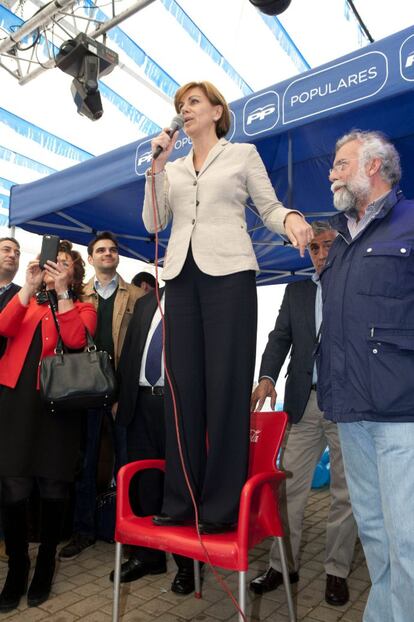 La presidenta del PP de Castilla-La Mancha y secretaria general del partido, María Dolores de Cospedal, traslada su solidaridad a las personas que están trabajando en la extinción del incendio.