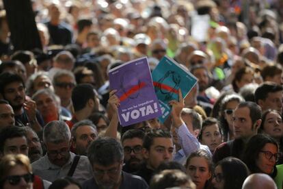 Concentración independentista ante el Departamento de Exteriores de Barcelona.