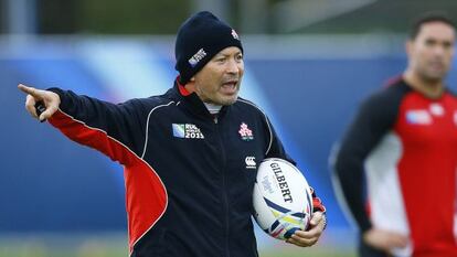 Eddie Jones en un entrenamiento con Jap&oacute;n. 