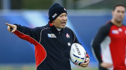 Eddie Jones en un entrenamiento con Japón.