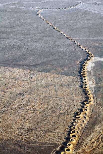 Los acueductos subterráneos levantados por los persas durante el primer milenio antes de Cristo llevaron, hasta los años setenta, agua a Teherán (Irán).