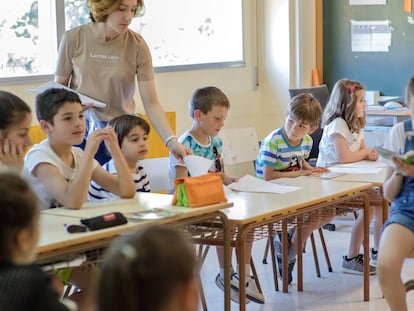 Alumnos un aula de un colegio de Vila de Cruces (Pontevedra).