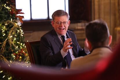 El president de la Generalitat, Ximo Puig, durante un momento de la entrevista.