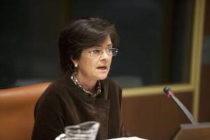 La directora de Kontsumobide, Belén Greaves, durante su comparecencia ante la Comisión de Consumo para dar explicaciones sobre sus declaraciones en torno a las aportaciones subordinadas de Eroski y Fagor. EFE/Archivo