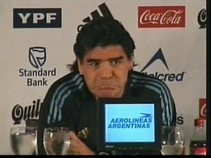 Maradona vuelve con Argentina tras su sanción
