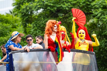 Esta marcha es una celebración a la resistencia de la comunidad LGBTIQ+, pero también es un evento de reivindicación y visibilidad a favor de sus derechos humanos.