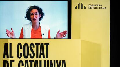 La secretaria general de ERC, Marta Rovira, participa por videoconferencia en el acto de campaña electoral que el partido el 29 de abril en Girona.