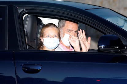 El rey Felipe VI y la princesa Leonor a su llegada al Palacio de Marivent, en Palma de Mallorca, en el inicio de sus vacaciones veraniegas en Mallorca.