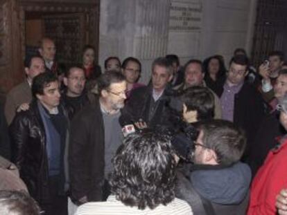 El secretario provincial del PSOE en Ciudad Real, Nemesio de Lara, y varios alcaldes socialistas, tras finalizar el encierro.