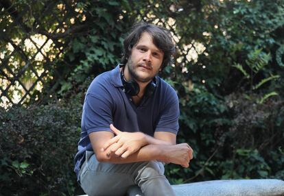 Nacho Fernandez, cantante del grupo Ligula, en el Jardín de Príncipes de Anglona.