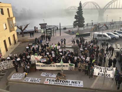 Manifestació a la seu del Consell Comarcal de Ribera d'Ebre.