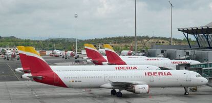 Aviones de Iberia estacionados en el aeropuerto madrileño de Barajas.