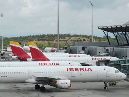 Aviones de Iberia estacionados en el aeropuerto madrileño de Barajas.