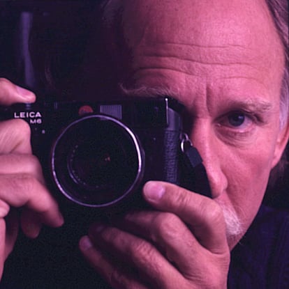 Salgado, retratado en mayo de 1994 con su Leica M6.