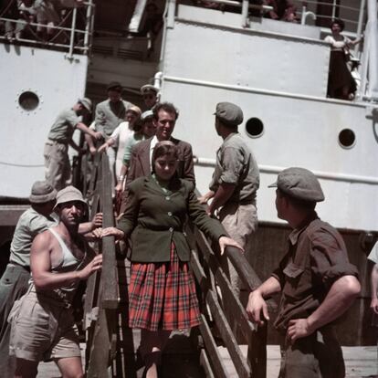 Inmigrantes judíos desembarca de la nave Theodor Herzl, en Haifa, Israel. La imagen está datada entre 1949-50. Capa fue testigo de la creación del estado de Israel tras la II Guerra Mundial.