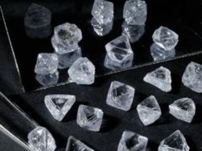 Selección de diamantes en bruto de De Beers