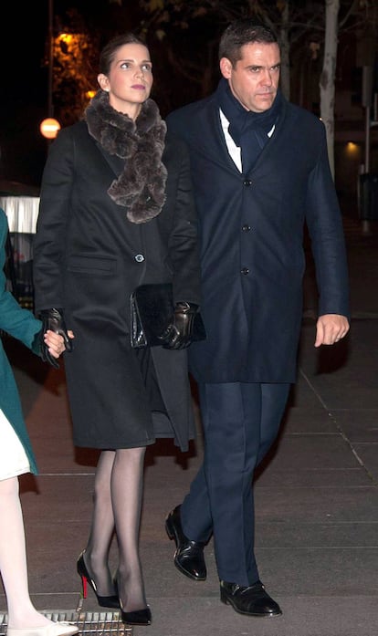 Luis Alfonso de Borbón y Margarita Vargas en la misa funeral por Carmen Franco, el 11 de enero en Madrid.