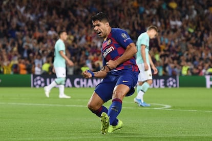 Luis Suárez celebra tras marcar el primer gol de su equipo.