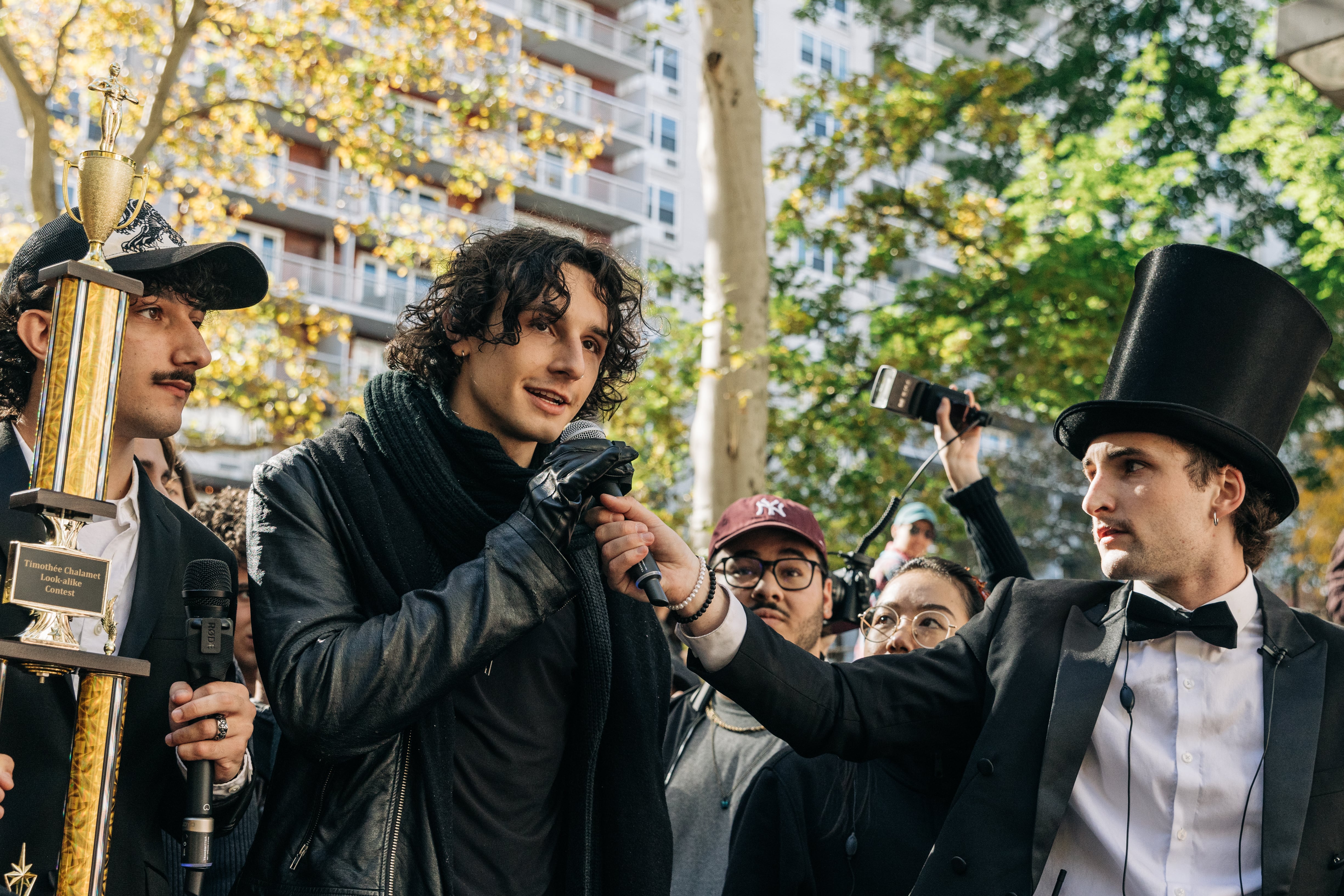 De los concursos de “falsos Paul Mescal” a los gemelos Matamoros: ¿por qué nos fascinan los dobles? 2 Concurso de dobles de Timothee Chalamet en Nueva York el pasado octubre.