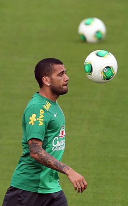 Alves, en un entrenamiento