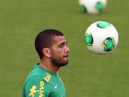 Alves, en un entrenamiento