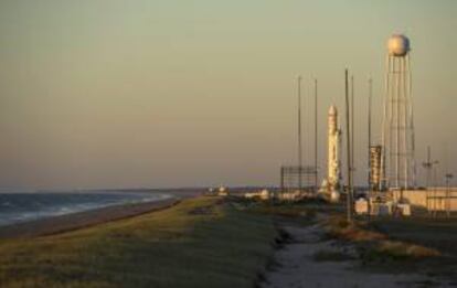 Vista general de la plataforma de lanzamiento del primer cohete Antares en las instalaciones de la NASA en Isla Wallops, a unos 200 kilómetros al sureste de Washington (EE.UU.). EFE/Bill Ingalls / Nasa