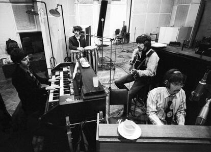 Los Beatles, en las sesiones de 'Sgt. Pepper’s', de 1967.