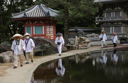 Peregrinos hacen el Shikoku Henro, en Japón.