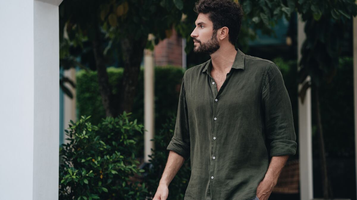 5 camisas de lino para hombre frescas y en tendencia para lucir este verano