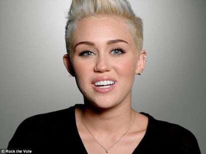 Miley Cyrus durante un fotograma del vídeo.