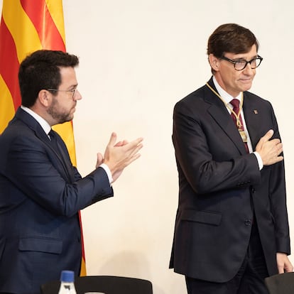 Toma de posesión de Salvador Illa como presidente de la Generalitat, en presencia de Pere Aragonès.