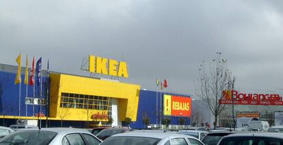 Fachada de Ikea de una tienda de Ikea cercana a Madrid