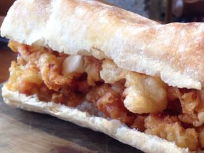 El bocadillo de calamares de Bocanegra, en Coruña, está de muerte