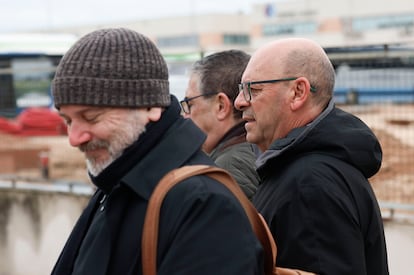 El exalcalde de Arganda del Rey, Gins Lpez (derecha), a su llegada a la Audiencia Nacional en San Fernando de Henares, este lunes.