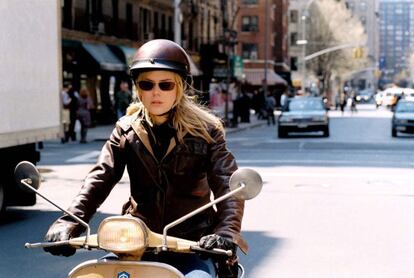 Además de poner su vida en peligro a lo largo de la película – a pesar de los desvelos de Sean Penn paraqué esto no sucediera-, Nicole Kidman tenía tiempo de subirse sobre una vespa por las calles de Nueva York.